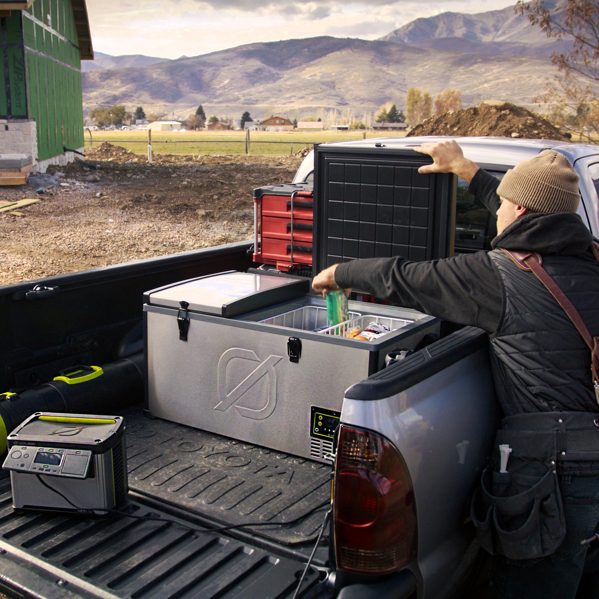 Yeti 700 + Alta 80 37100 Yeti700 Lifestyle Print 2023 Jobsite 5 Medium Af2adbc5 5efa 442e Bbb3 6d1dd62e51b5
